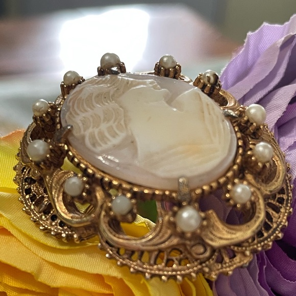 Vintage Florenza Carved Cameo with Pearls - Picture 6 of 9